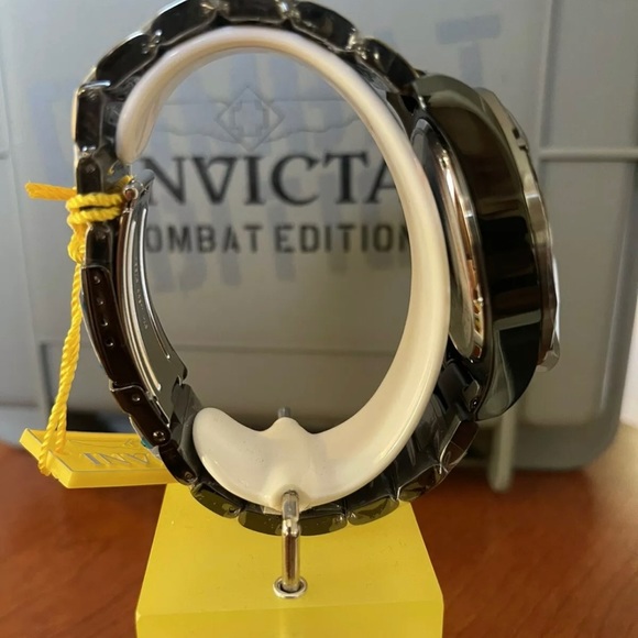 Invicta 48mm Aviator Quartz Chronograph Bracelet Watch w/ Combat Case - Picture 4 of 12